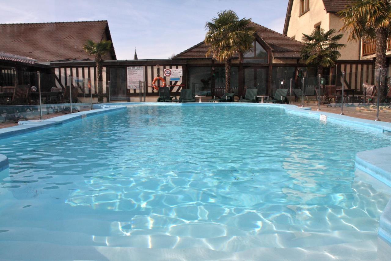 Logis Le Clos Deauville Saint Gatien Exterior foto